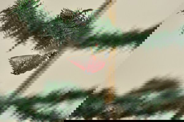 COLORFUL DRESDEN PARROT ORNAMENT: Small but colorful German dresden parrot Christmas tree ornament with black feet and beak, metallic red belly. 2" t.