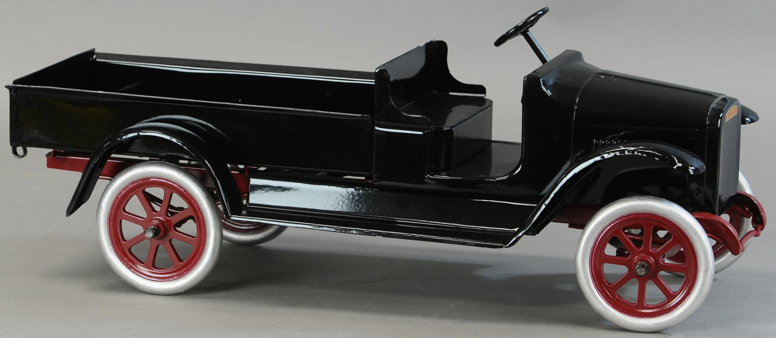 BUDDY L SPOKE WHEEL EXPRESS TRUCK: 297. BUDDY L SPOKE WHEEL EXPRESS TRUCK | 27" l. | Professionally Restored. | $250 - $500