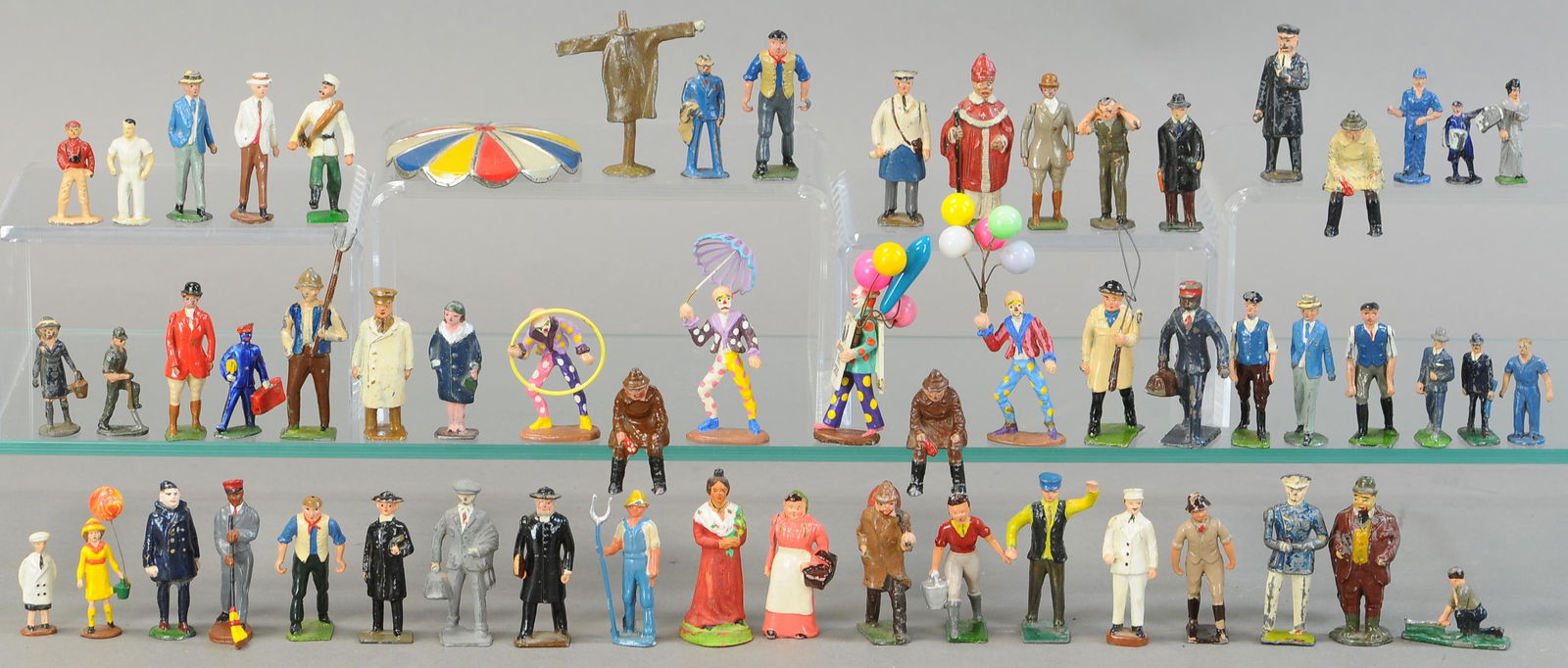 MIXED LOT OF CIVILIAN FIGURES (1 of 4)