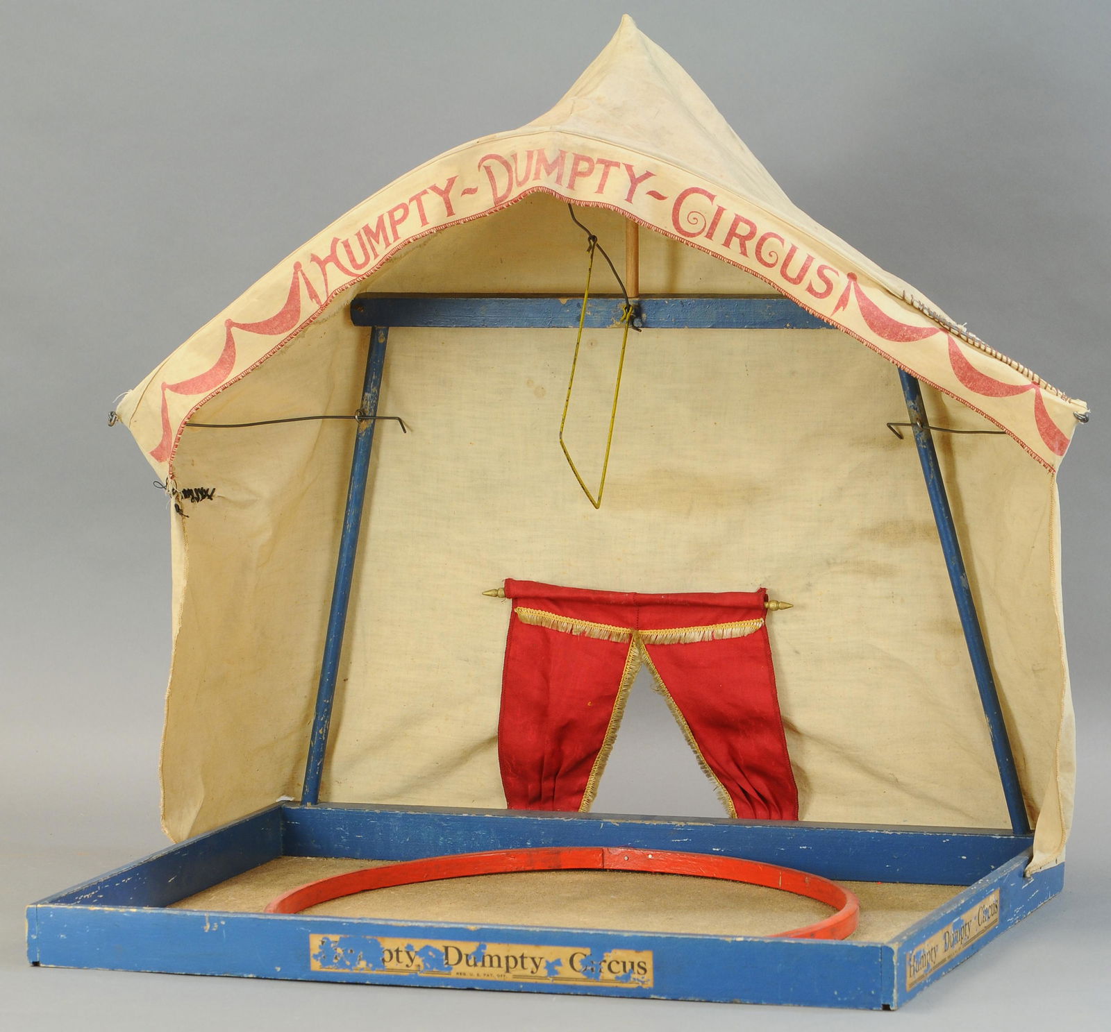 SCHOENHUT HUMPTY DUMPTY CIRCUS TENT (1 of 4)