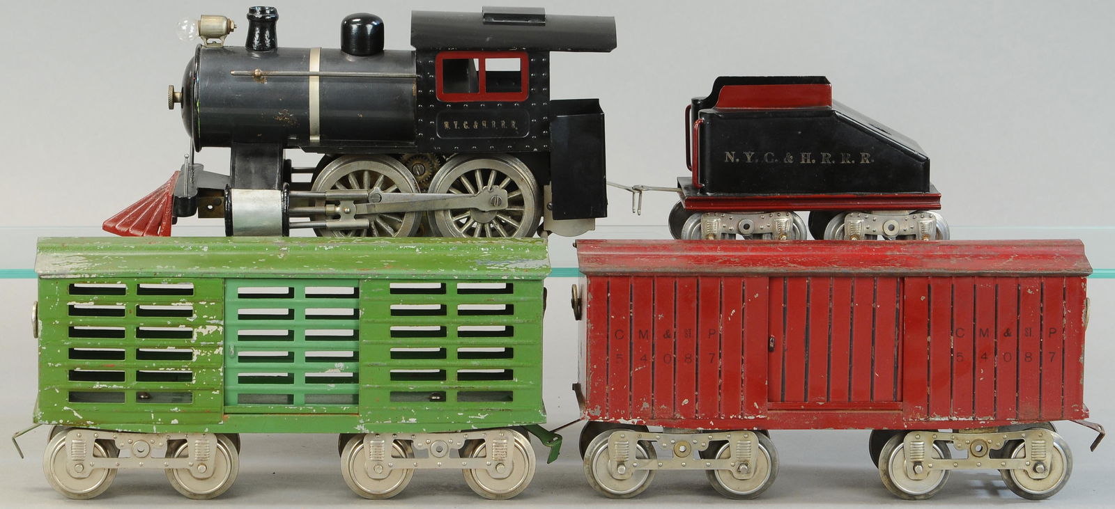 LIONEL #5 LOCO AND 10 SERIES CARS (1 of 4)