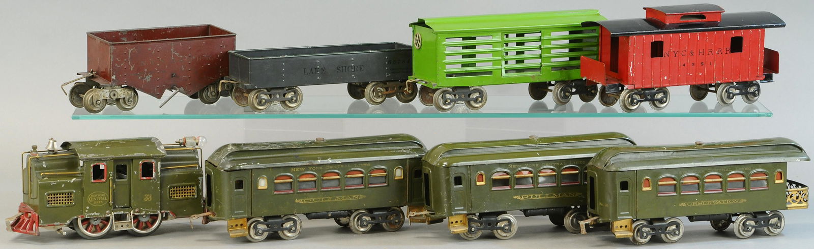 LIONEL #33 LOCO AND 100 SERIES CARS (1 of 4)