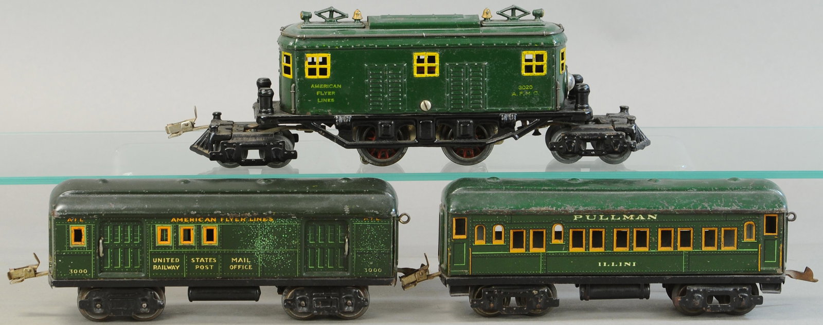 AMERICAN FLYER #3020 PASSENGER SET: 44. AMERICAN FLYER #3020 PASSENGER SET | 0 Gauge. | Provenance: Paul Cole Collection. | Loco 12" l. | (VG - Exc. Cond.) | $200 - $400