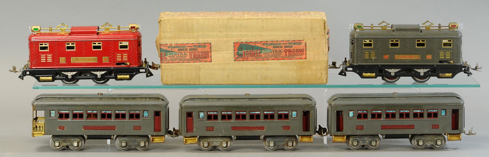 LIONEL PASSENGER SET AND #251E LOCO (1 of 4)
