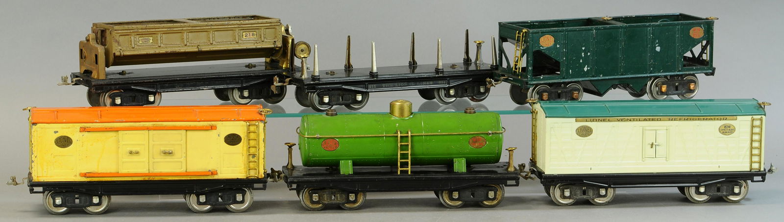 LIONEL 200 SERIES FREIGHTS (1 of 4)