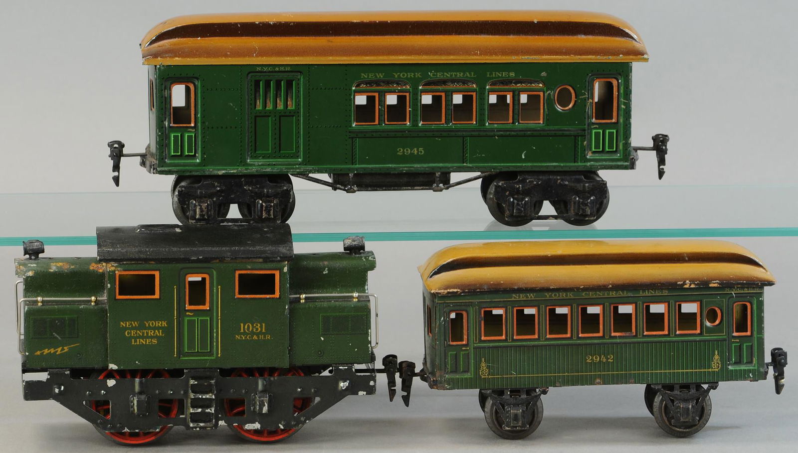 MARKLIN NEW YORK CENTRAL LOCO AND CARS (1 of 4)