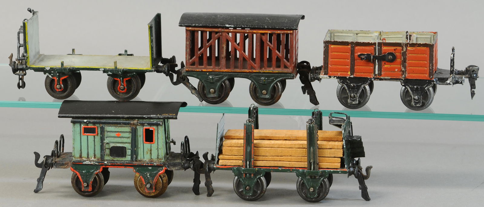 FIVE MARKLIN FREIGHT WAGONS (1 of 4)
