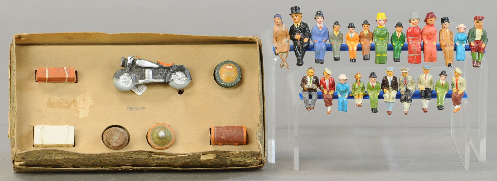 SMALL SEATED FIGURES W/ BOXED MARKLIN ACCESSORIES (1 of 3)