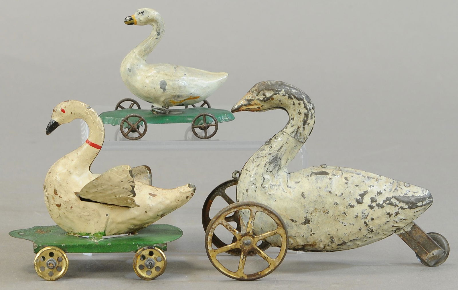 THREE HAND PAINTED TIN SWAN TOYS (1 of 4)