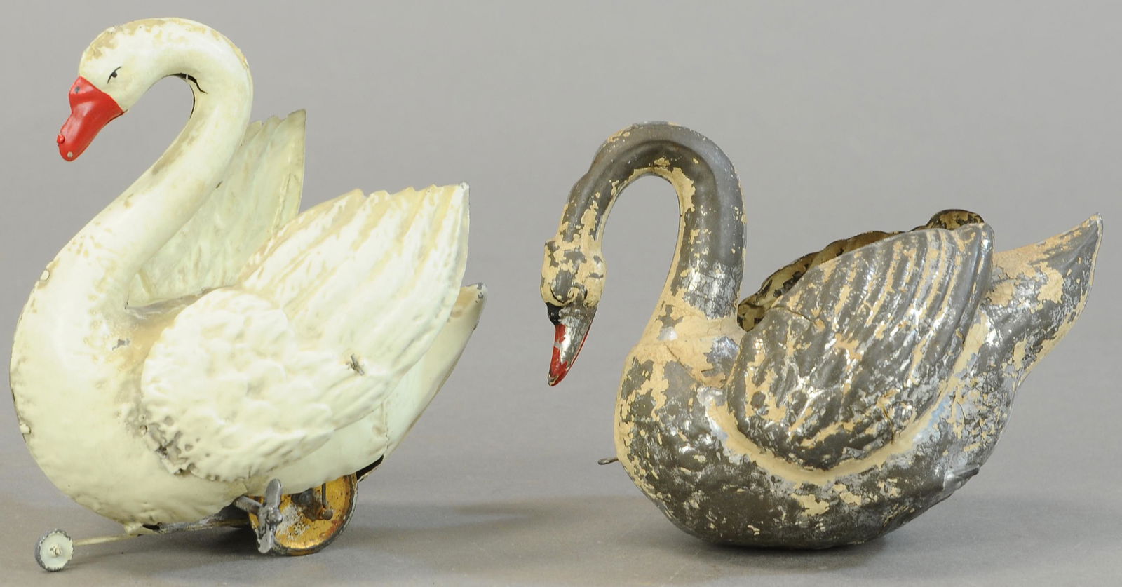 TWO HAND PAINTED TIN SWAN TOYS (1 of 4)