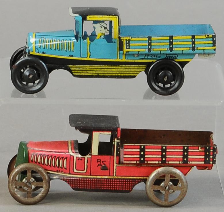 TWO SPANISH AUTO PENNY TOYS (1 of 2)