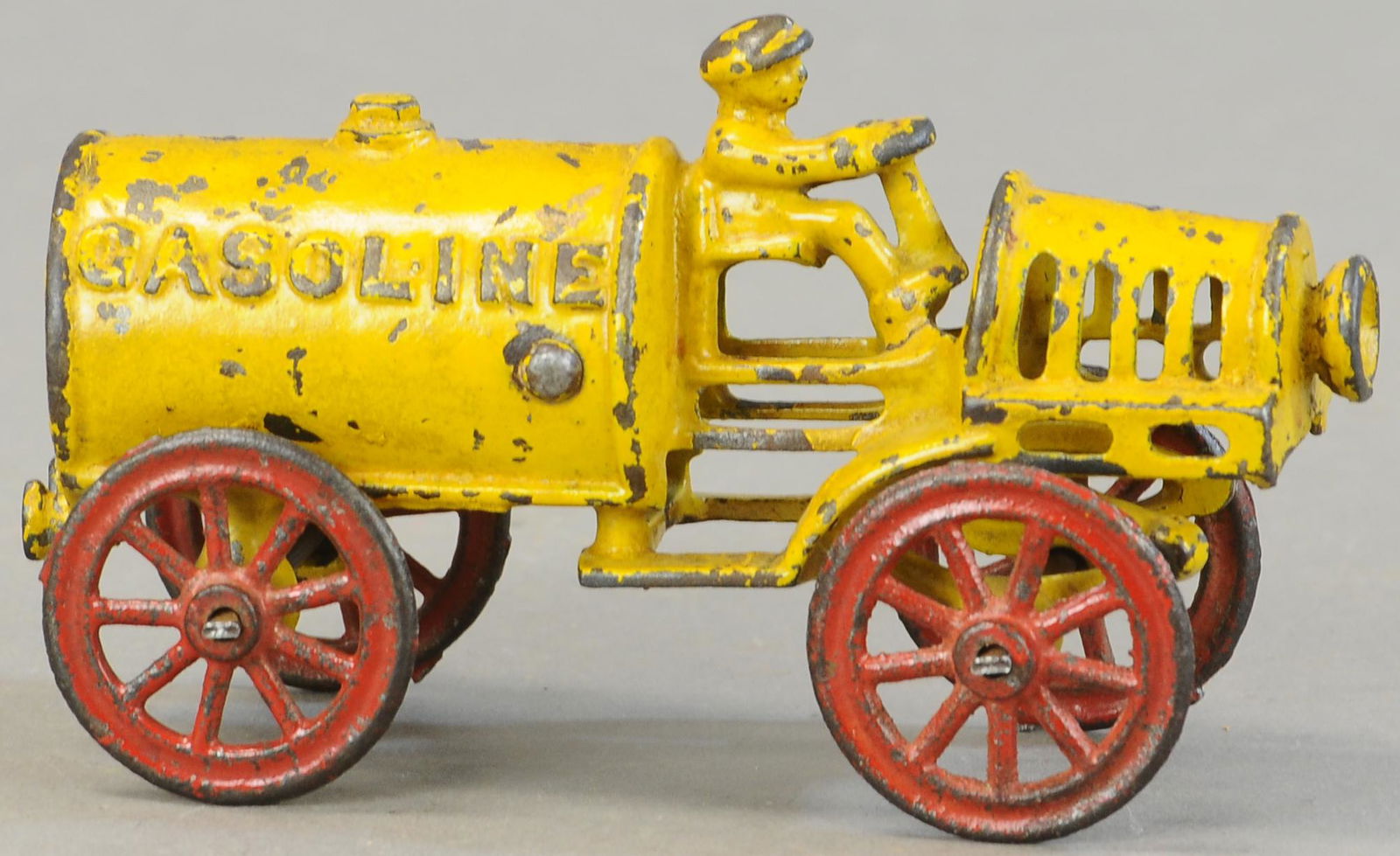 EARLY HUBLEY GASOLINE TRUCK (1 of 4)