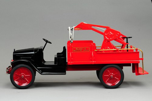 BUDDY 'L' WRECKING TRUCK: C. 1932, head lights, bumper, dual rear wheels, older restoration with remanufactured parts, well detailed craftsmanship, fully working boom. 28" l.