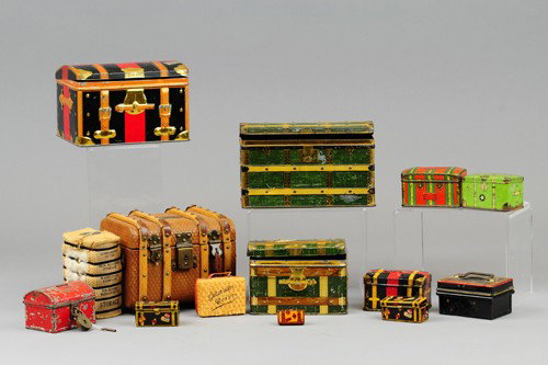 GROUPING OF MINIATURE TRUNKS AND SUITCASES: Great for auto luggage display, mostly lithographed tin, one done in heavy cardboard, varied styles and sizes. 1 3/4" to 6 3/4" l.