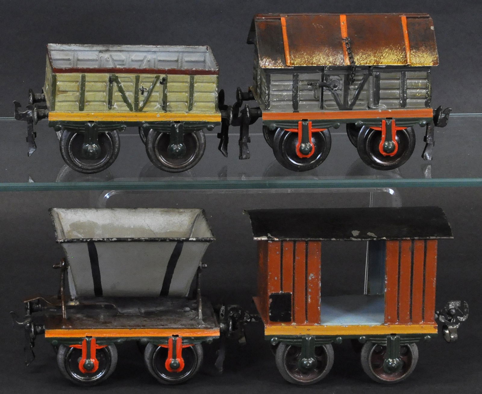 FOUR MARKLIN FREIGHT CARS (1 of 4)
