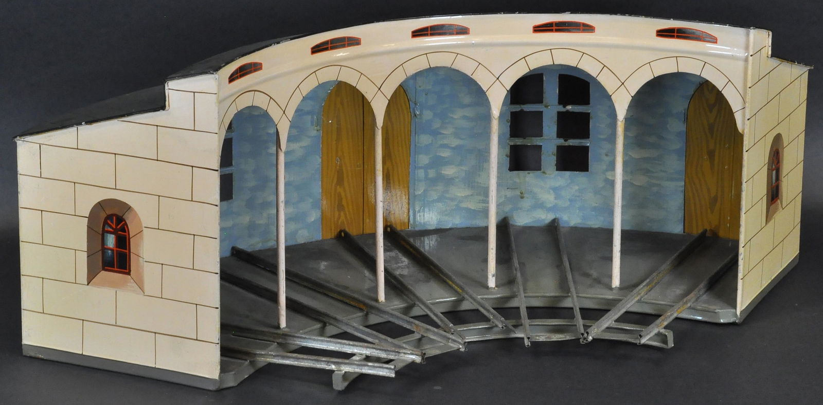 MARKLIN FIVE BAY ROUNDHOUSE (1 of 3)