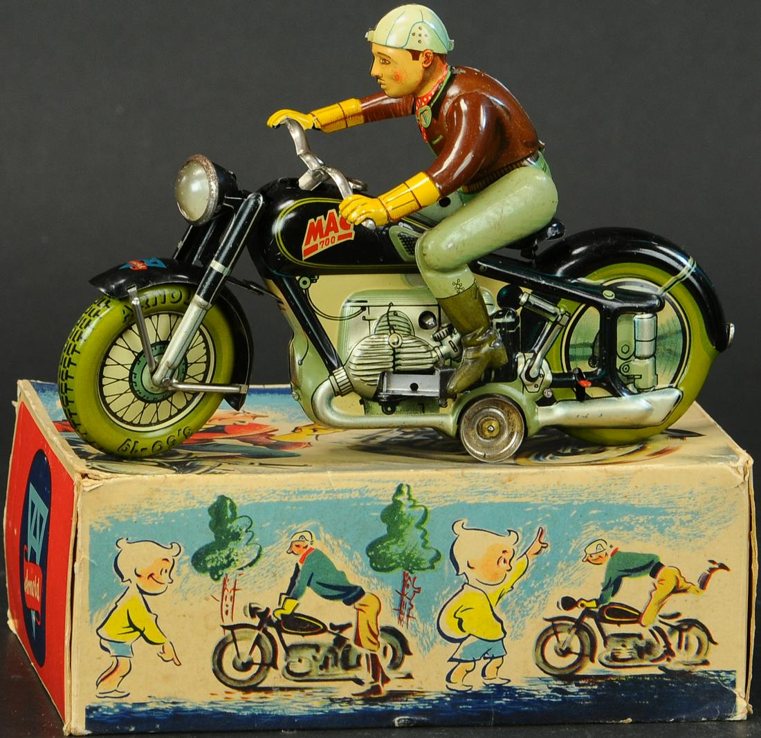 BOXED ARNOLD MAC 700 MOTORCYCLE (1 of 4)