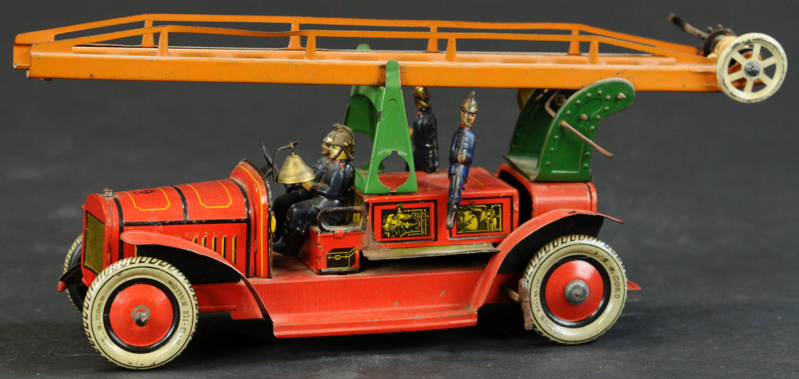 GUNTHERMANN FIRE LADDER TRUCK (1 of 6)