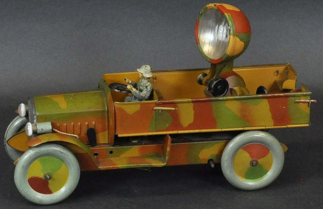 EARLY HAUSSER SEARCHLIGHT TRUCK (1 of 4)