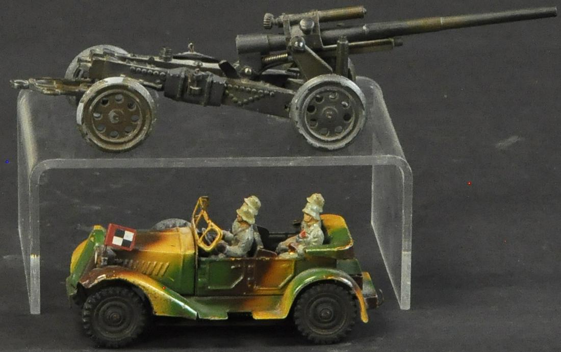 LINEOL 40MM FIELD CAR W/CANNON: 1351. LINEOL 40MM FIELD CAR W/CANNON | Scarce small size field car with figures, includes small size gun with tow trailer car body, slightly separated from base, clockwork motor in car working. | Truc