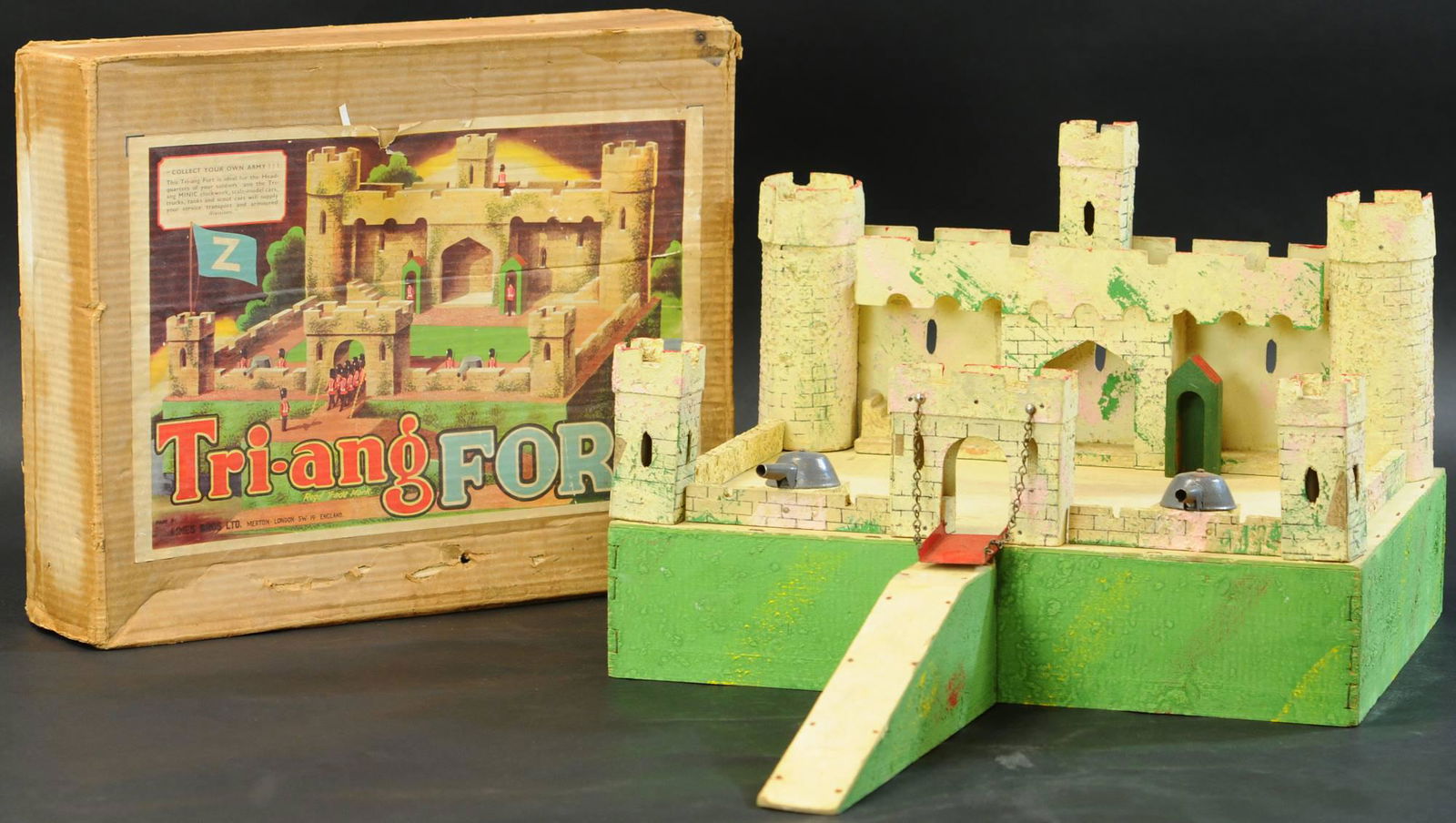BOXED TRI-ANG FORT (1 of 5)