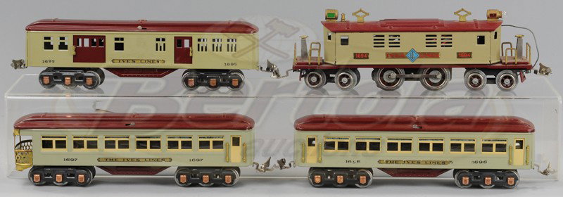 IVES PRE-WAR 1694 PASSENGER SET: Includes 1694 New Haven 4-4-4 electric loco, together with 696 pullman, 1695 baggage and 1697 observation.