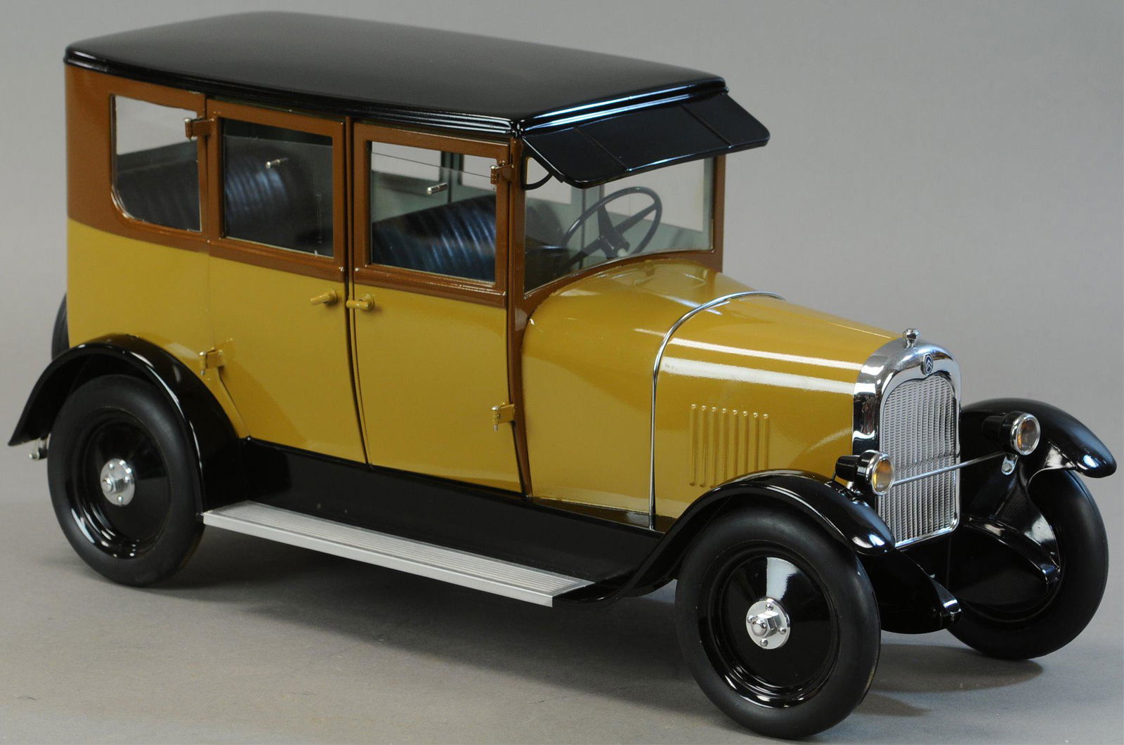 ミニカー CITROEN B-14 BREPSOMY DELIVERY VAN Bonhams Cars : A reproduction powered model of a 1927