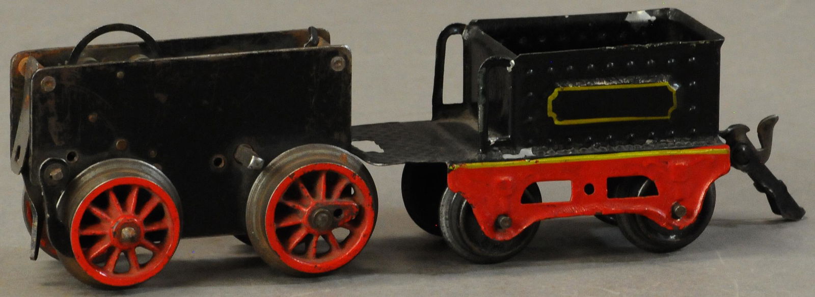 EARLY MARKLIN TENDER & LOCO MECHANISM (1 of 4)