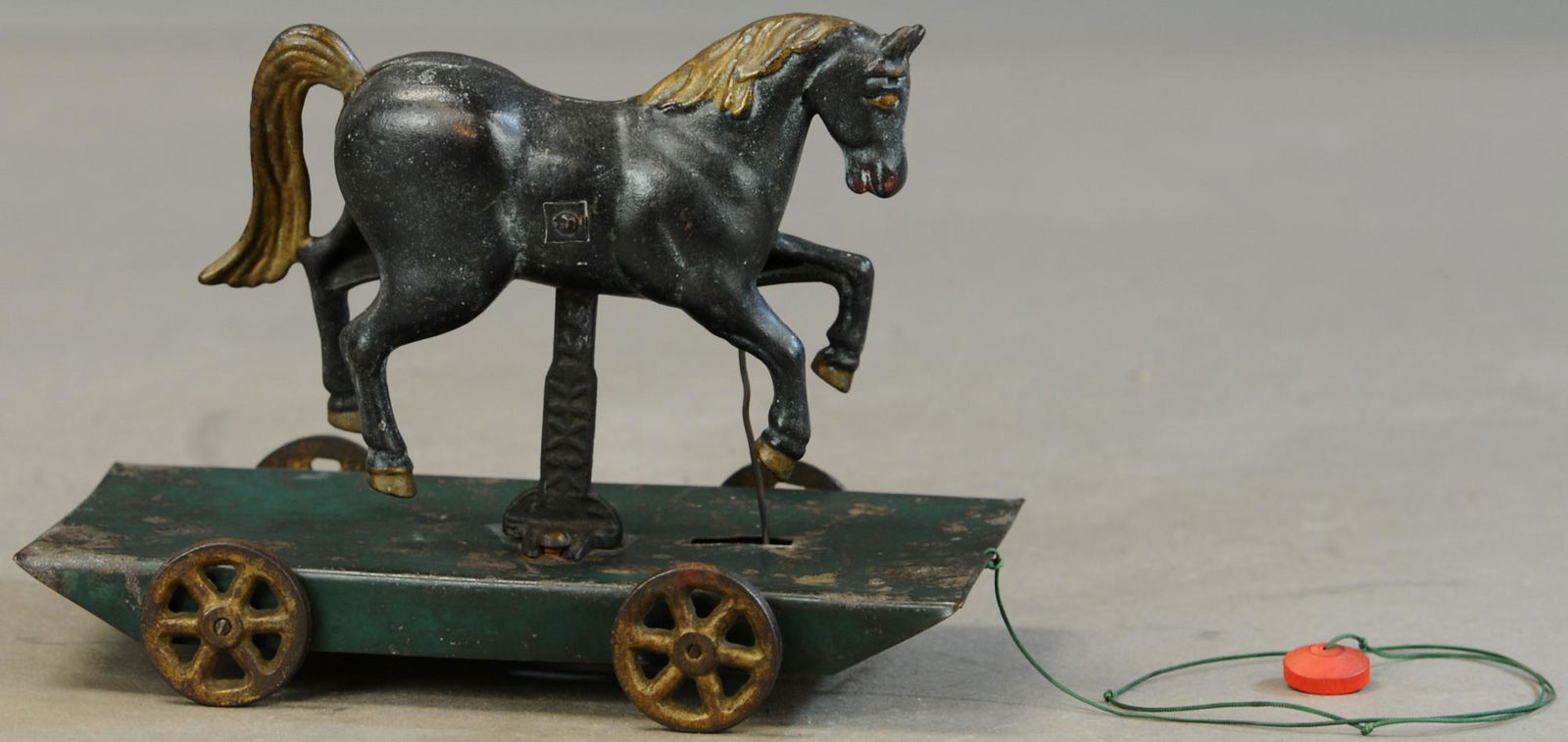 IDEAL HORSE ON PLATFORM PULL TOY (1 of 4)