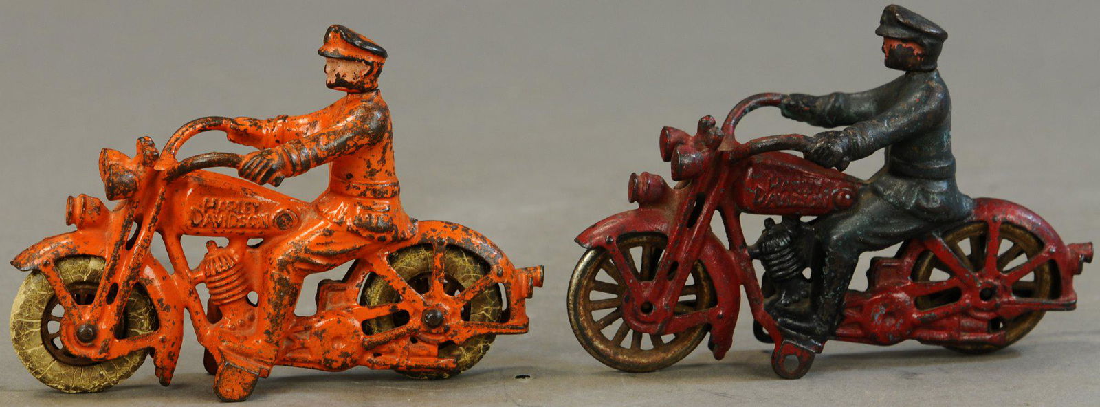 TWO HUBLEY HARLEY DAVIDSON SWIVEL HEADS (1 of 4)