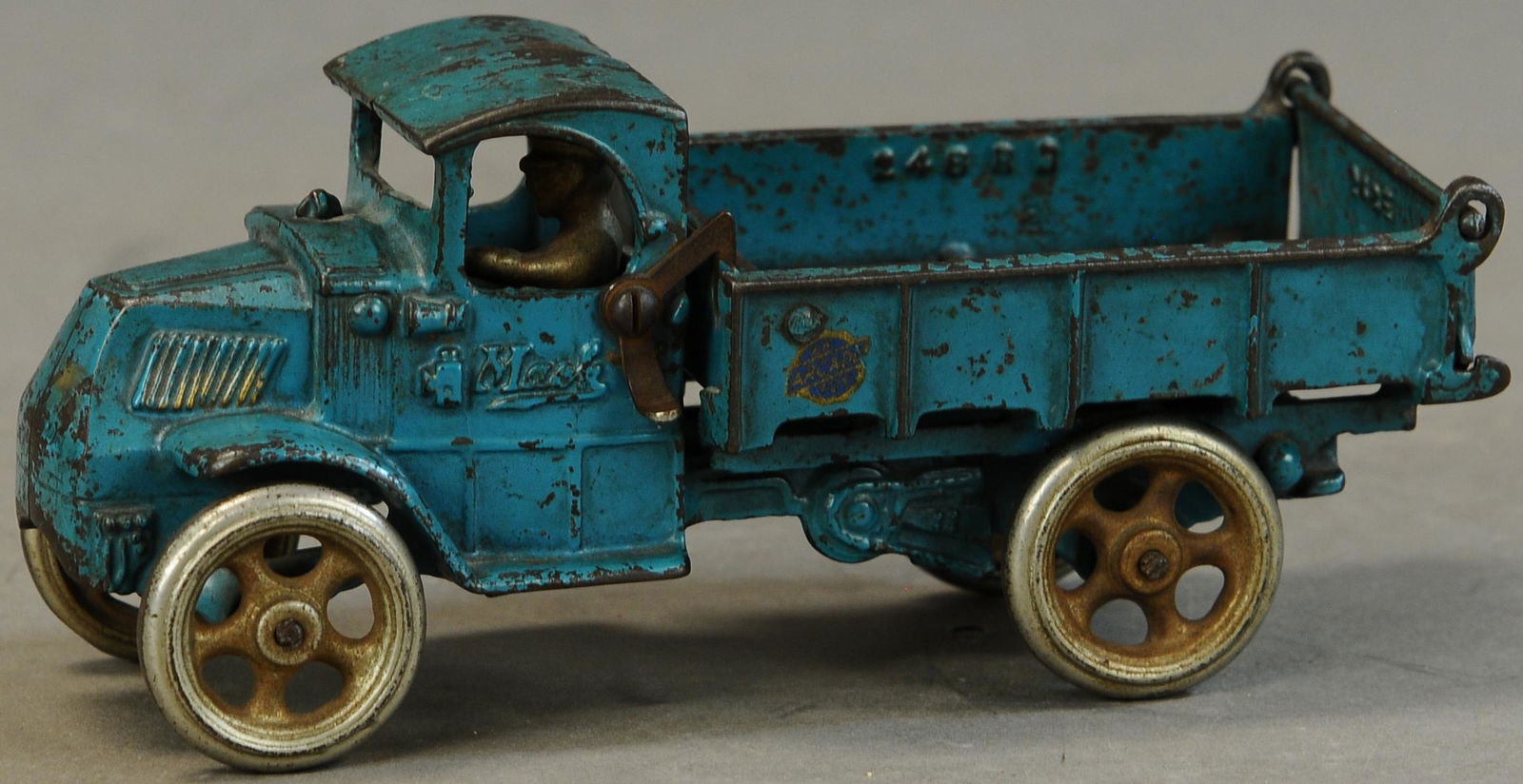 ARCADE MACK DUMP TRUCK (1 of 4)