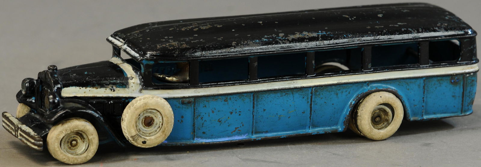 ARCADE WHITE 6 BUS (1 of 4)