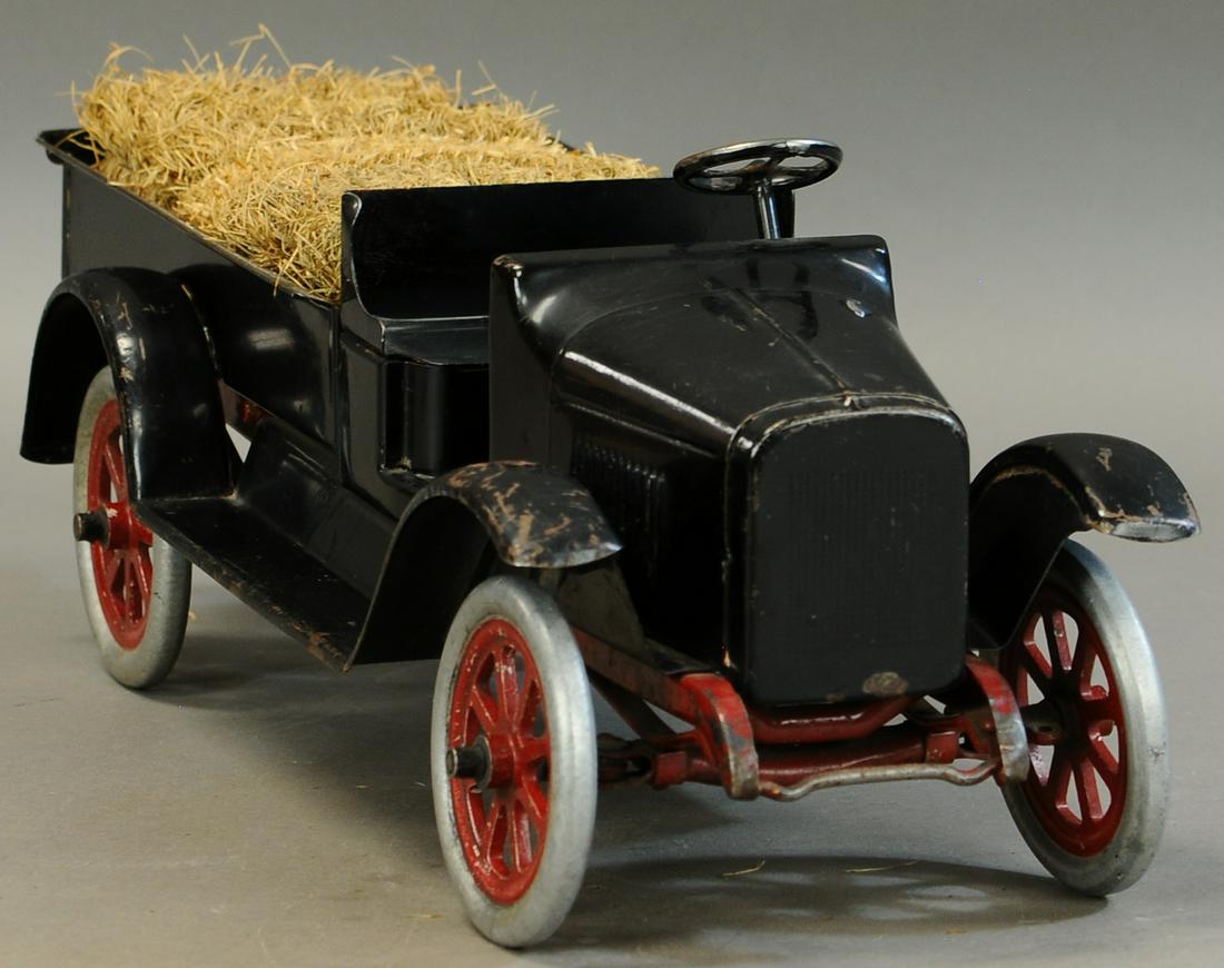 BUDDY L SPOKE WHEEL EXPRESS TRUCK: 666. BUDDY L SPOKE WHEEL EXPRESS TRUCK | 27" l. | All Original Condition. | $400 - $800