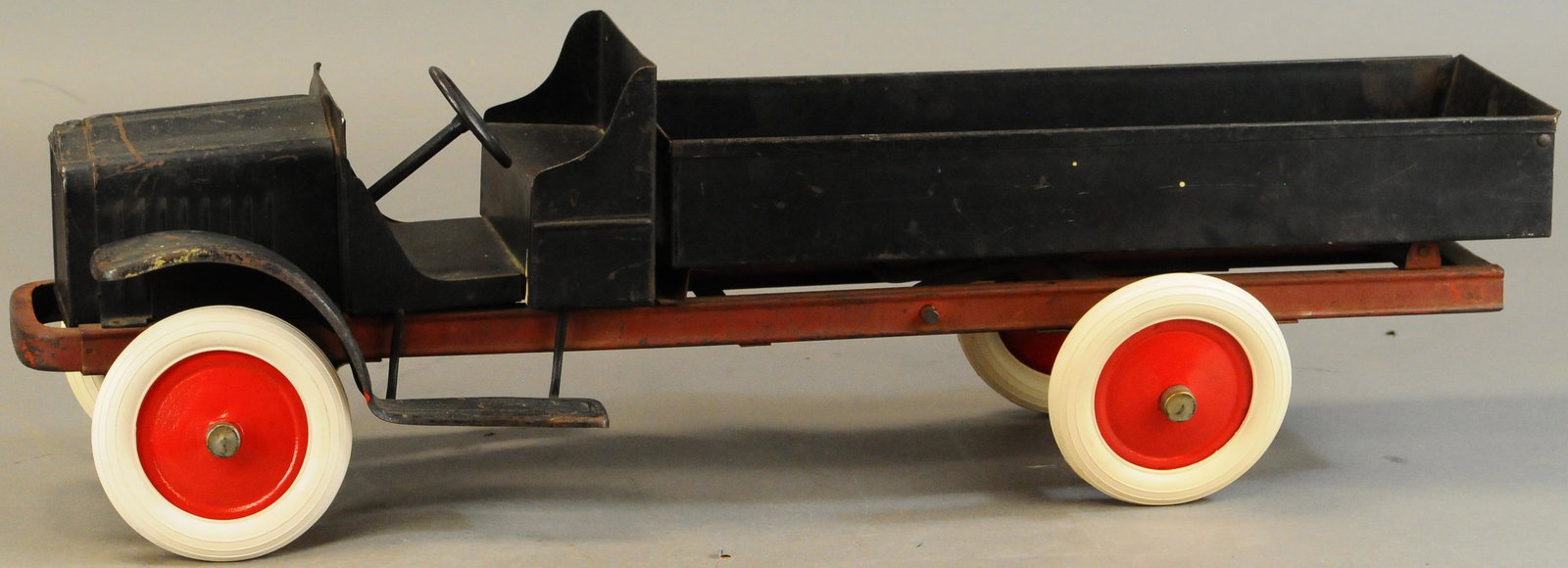 KELMET WHITE DUMP TRUCK (1 of 4)