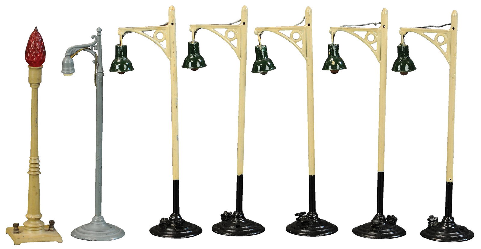 ASSORTED IVES & UNKNOWN RR LAMPS: 165. ASSORTED IVES & UNKNOWN RR LAMPS | 10.5" h. | (Very Good Condition) | $200 - $400