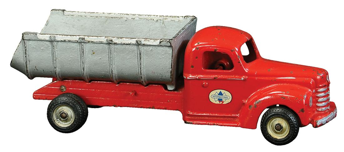 ARCADE INTERNATIONAL DUMP TRUCK (1 of 4)