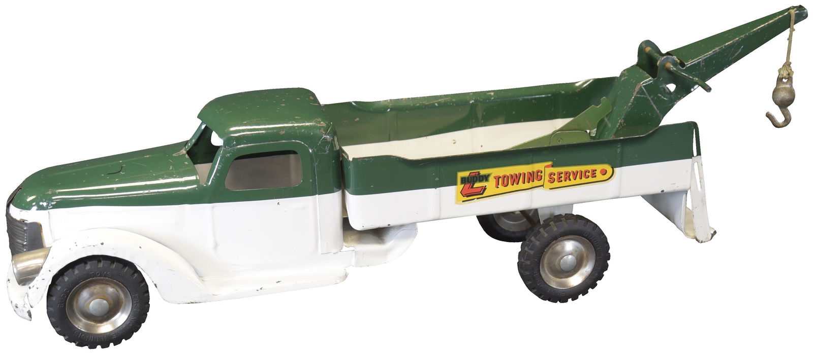 BUDDY L TOWING SERVICE: 511. BUDDY L TOWING SERVICE | Reverse color variation with green over white. | 25" l. | (Excellent Condition) | $300 - $500