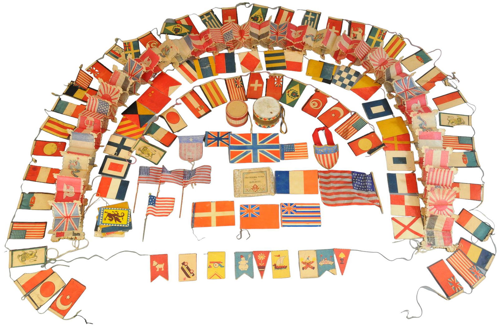 THREE PATRIOTIC DRESDENS AND FLAG BANNER (1 of 5)