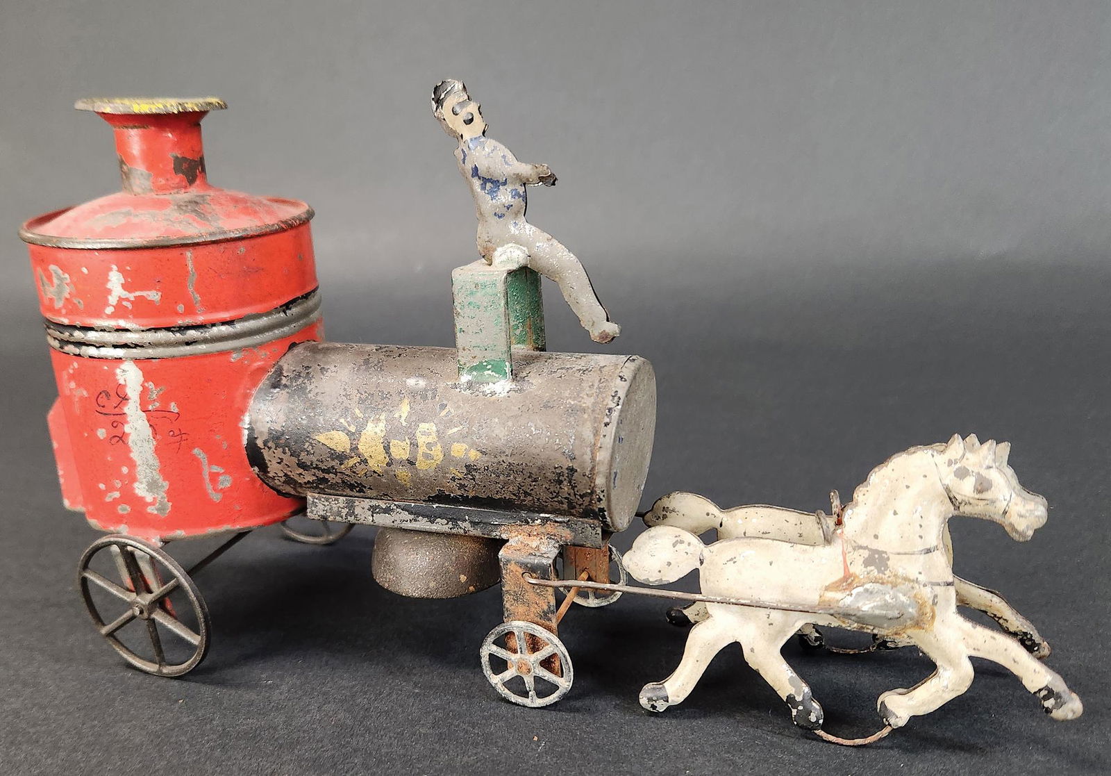 EARLY AMERICAN TIN FIRE PUMPER (1 of 4)