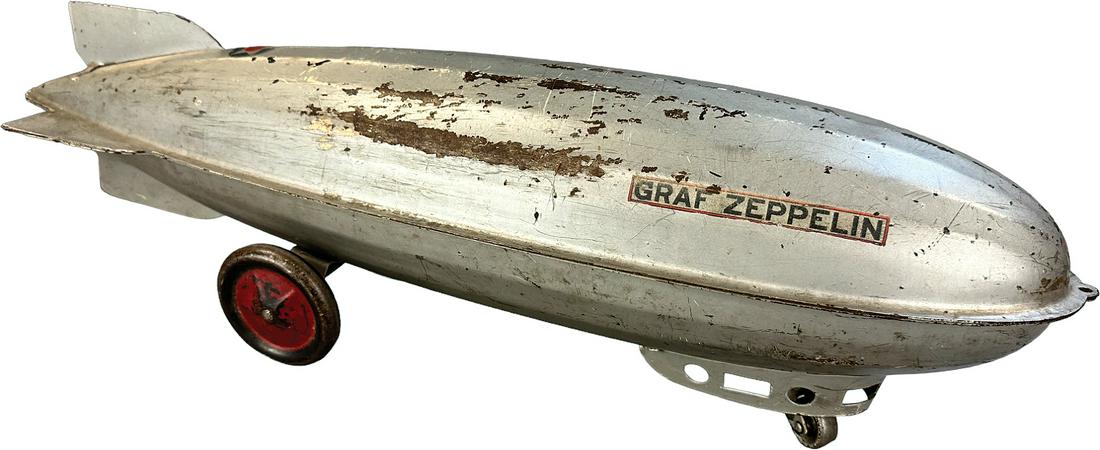 STEELCRAFT GRAF ZEPPELIN: 1305. STEELCRAFT GRAF ZEPPELIN | USA | 25.5" l. | (Very Good Condition) | $150 - $300