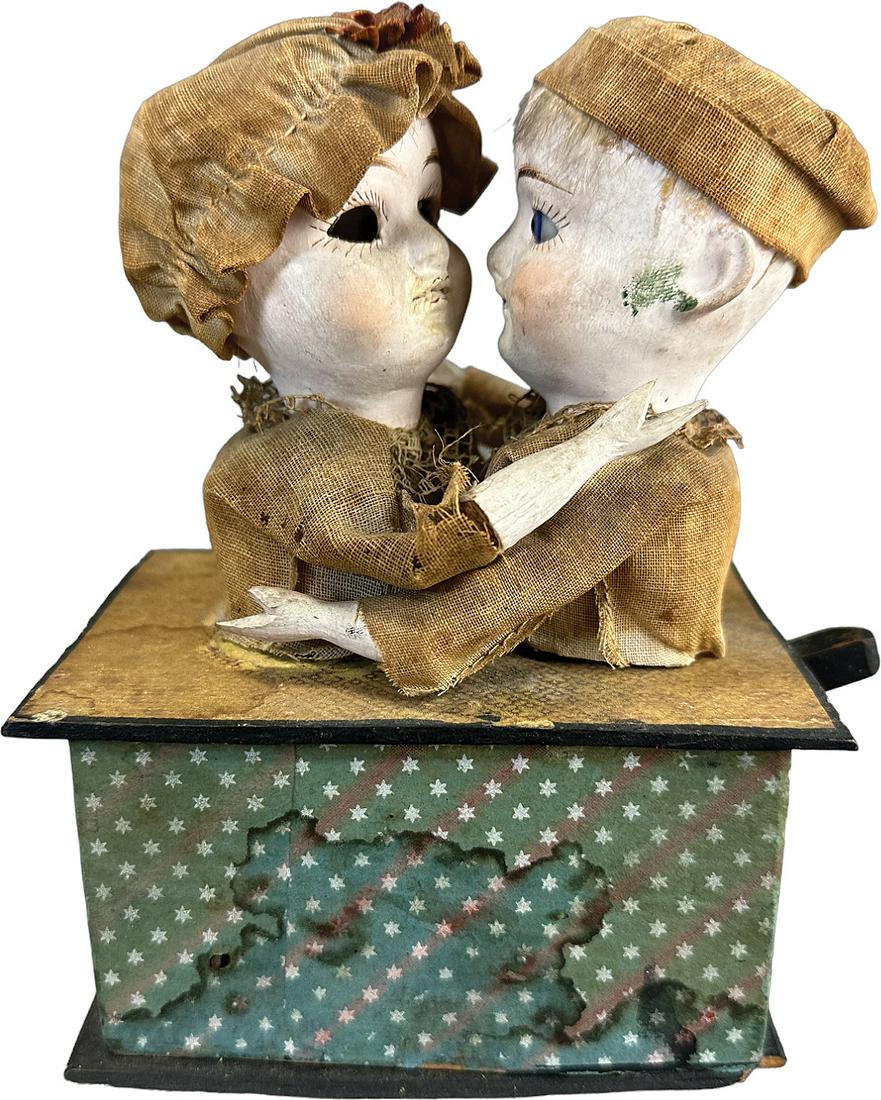 CHILDREN KISSING SQUEAK TOY (1 of 8)