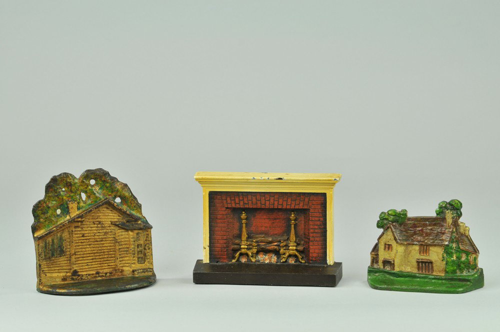 LOT OF THREE BOOKENDS: Two historical houses include: Williard Schoolhouse and Sulgrave Manor, home of G. Washington; and elegant fireplace w/red brick & cream colored mantel bookend. 5"- 6". (Exc.-Pristine Cond.) Inv# #008