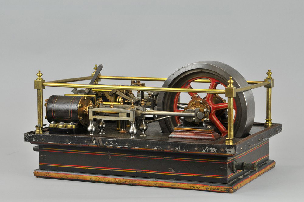 MODEL ENGINE DISPLAY - 3