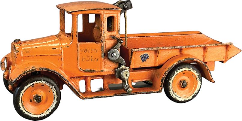 ARCADE IH YELLOW BABY TRUCK (1 of 8)