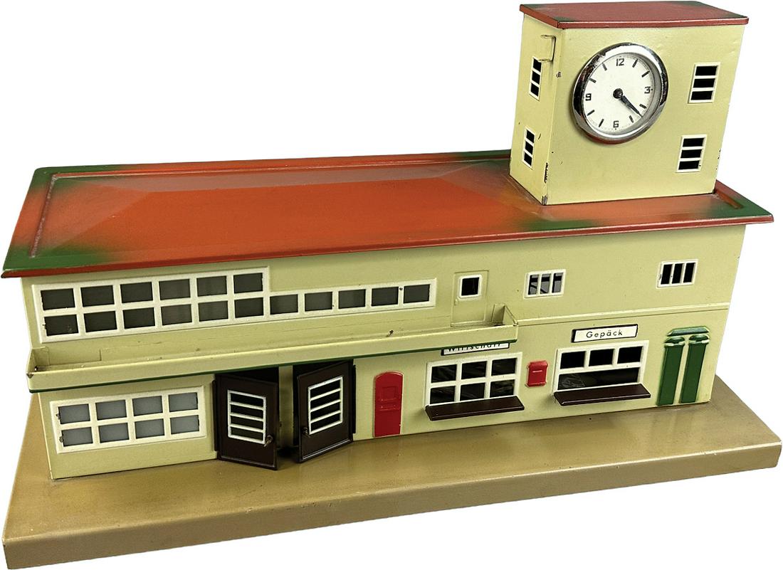 PREWAR MARKLIN O GAUGE STATION (1 of 4)