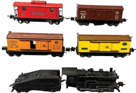 PREWAR LIONEL SWITCHER AND BOX CARS: 156. PREWAR LIONEL SWITCHER AND BOX CARS | 0 gauge. | 8.5" l. loco. | Marker light on tender glued, tender coupler incomplete, (Very Good to Excellent Condition) | $350 - $700