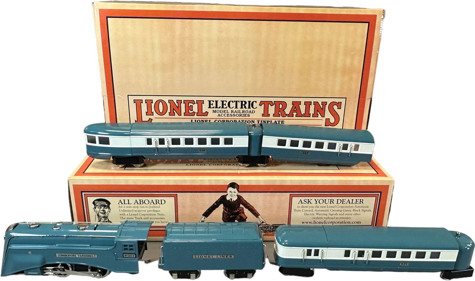 LIONEL CORPORATION TINPLATE BLUE STREAK PASSENGER (1 of 4)