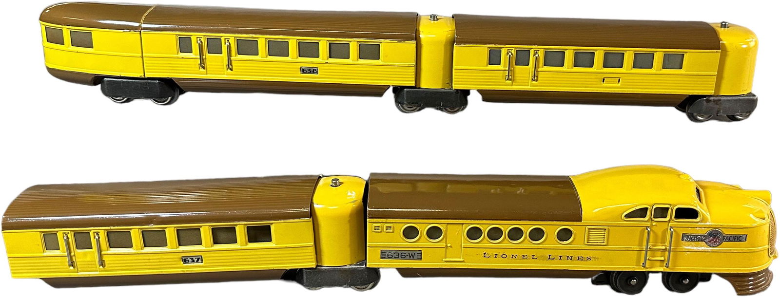 LIONEL NO. 636 UNION PACIFIC STREAMLINER (1 of 6)