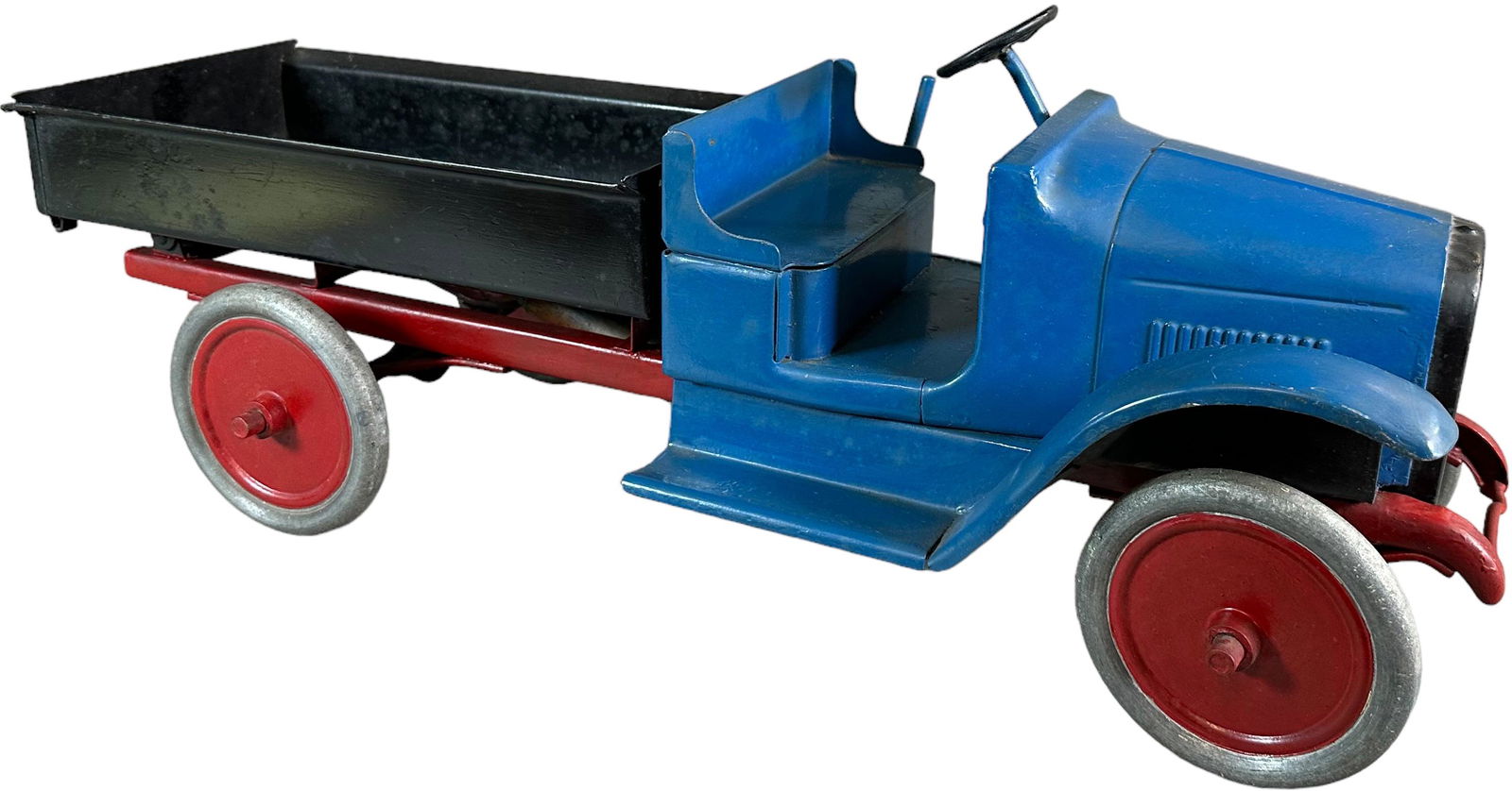 BUDDY L HAND CRANK DUMP: 476. BUDDY L HAND CRANK DUMP | 24" l. | Repainted. | $150 - $300