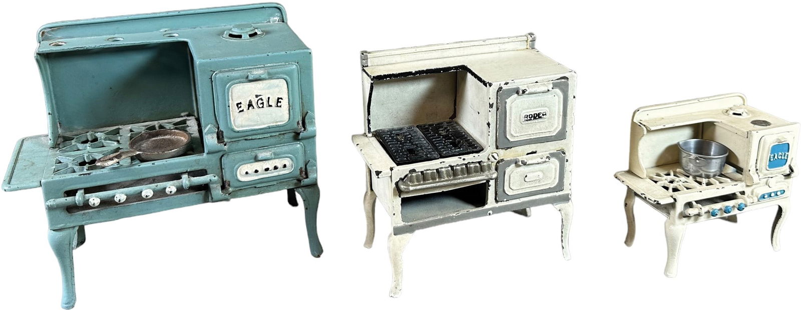 THREE CAST IRON CHILDS TOY STOVES (1 of 5)